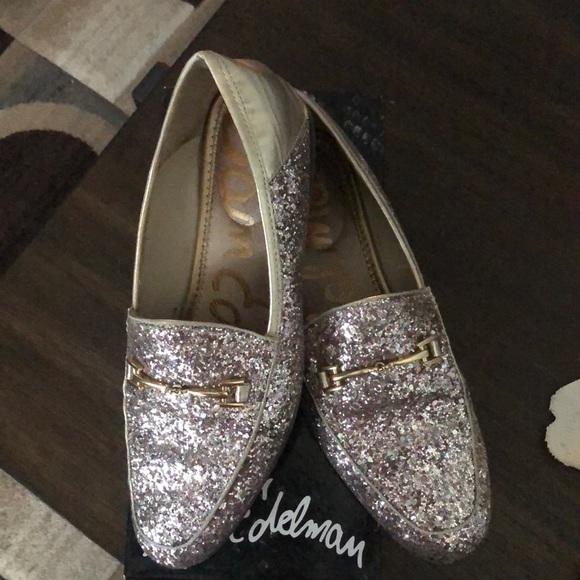 Loraine, Gold Glitter - Picture 1 of 4